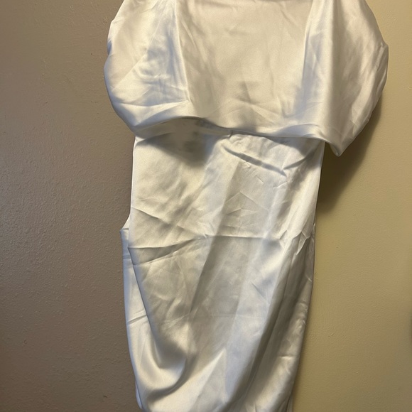 Fashion nova White off shoulder dress - Picture 4 of 4